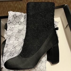 Black boots, Lacey overlay